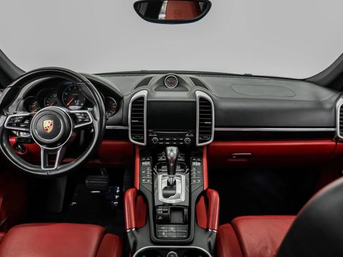 Used 2017 Porsche Cayenne Platinum Edition image 12