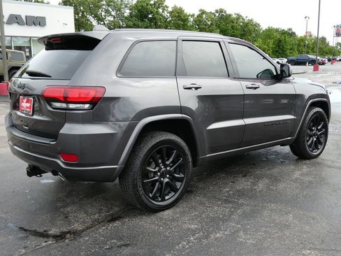 Used 2018 Jeep Grand Cherokee Altitude AWD/4WD image 5