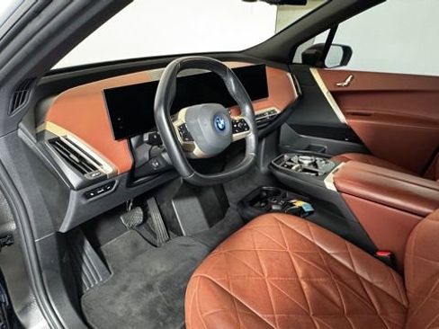 Used 2023 BMW iX xDrive50 w/ Sport Package image 11