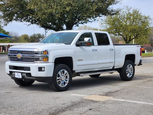Used 2016 Chevrolet Silverado 2500 High Country w/ Duramax Plus Package image 2