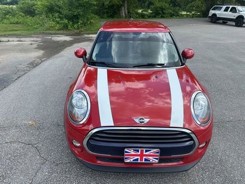Used 2017 MINI Cooper 4-Door Hardtop FWD image 4