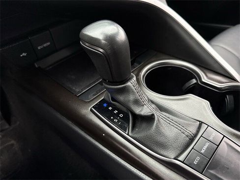 Used 2024 Toyota Camry SE image 19