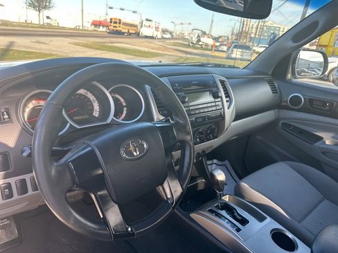 Used 2012 Toyota Tacoma PreRunner image 16