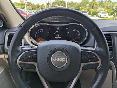 Used 2020 Jeep Grand Cherokee Laredo RWD image 24