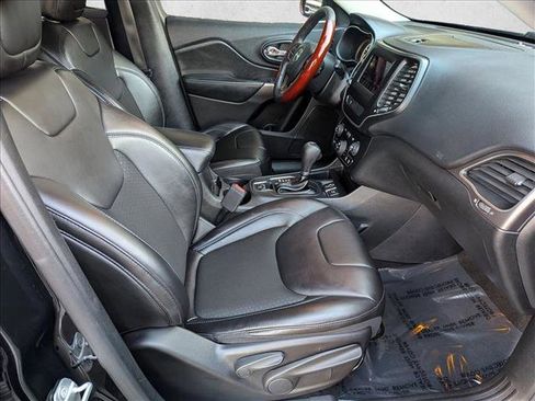 Used 2019 Jeep Cherokee Latitude Plus w/ Comfort/Convenience Group image 19