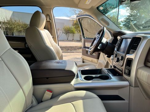 Used 2018 RAM 1500 Laramie w/ Convenience Group image 18