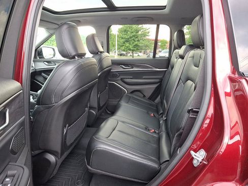 Used 2022 Jeep Grand Cherokee Limited AWD/4WD image 10