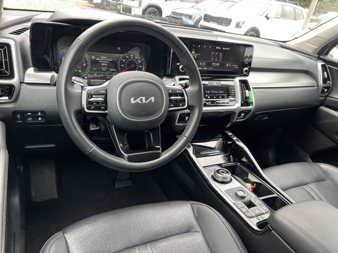 Certified 2022 Kia Sorento SX w/ Panoramic Sunroof Package image 22