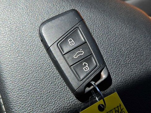 Used 2021 Volkswagen Jetta SE image 34