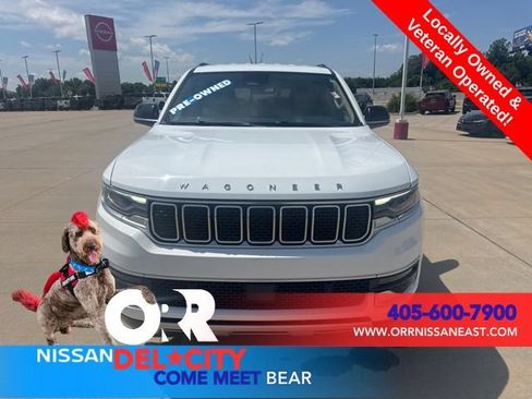 Used 2024 Jeep Wagoneer L Series II w/ Flexible Seating Group AWD/4WD image 8