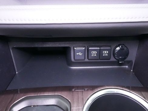 Used 2020 Toyota Highlander Limited AWD/4WD image 36