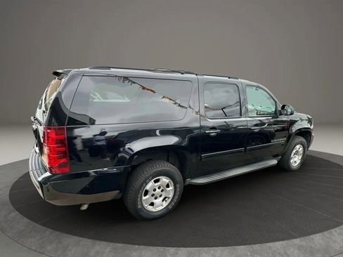 Used 2009 Chevrolet Suburban LT image 4