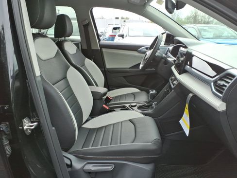 New 2026 Volkswagen Taos SEL image 6