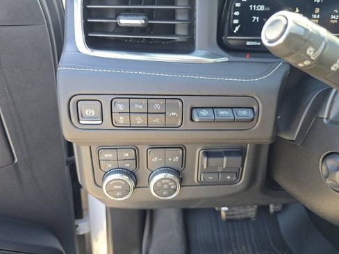 Used 2024 GMC Yukon Denali Ultimate AWD/4WD image 6