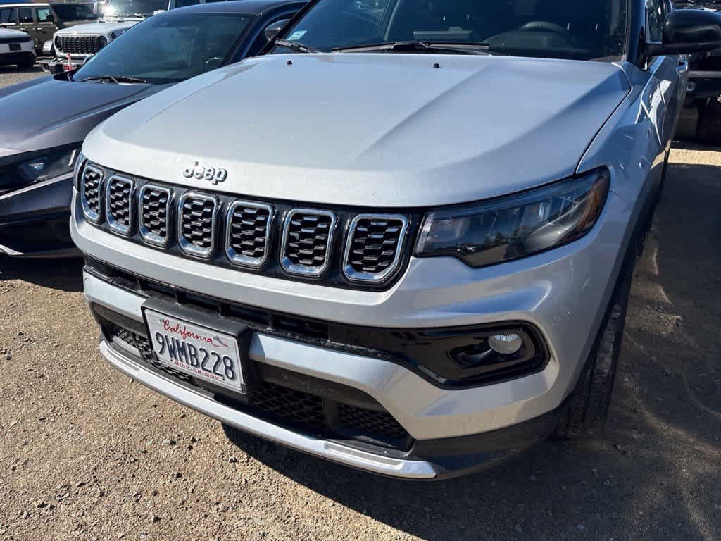 Used 2025 Jeep Compass Limited AWD/4WD image 2