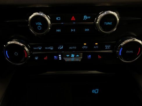 Used 2026 Ford F250 Platinum w/ Platinum Plus Package image 41