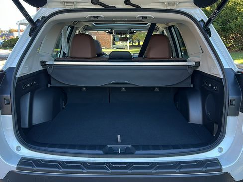 Used 2023 Subaru Forester Touring w/ Popular Package #2 image 7