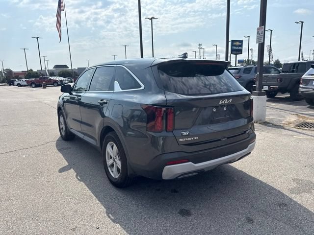 Used 2024 Kia Sorento LX FWD image 5