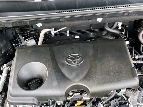 Used 2024 Toyota RAV4 XLE FWD image 33