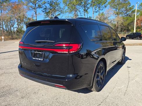 New 2026 Chrysler Pacifica Select w/ S Appearance Package FWD image 4