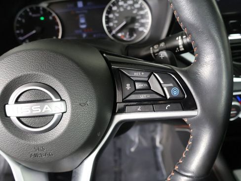 Used 2023 Nissan Altima 2.0 SR FWD image 41