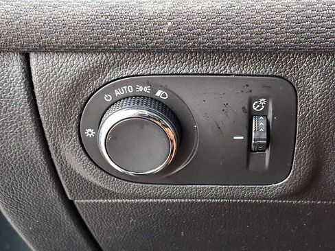 Used 2017 Chevrolet Cruze LT image 21