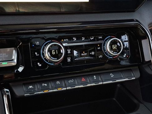 Used 2024 GMC Sierra 1500 AT4 w/ Technology Package image 16