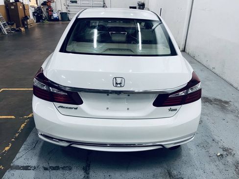 Used 2017 Honda Accord LX image 9