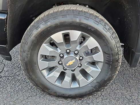 Used 2025 Chevrolet Silverado 2500 Custom w/ Custom Convenience Package image 13