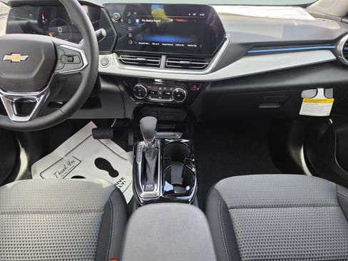 New 2026 Chevrolet Trax LT w/ Sunroof Package FWD image 17