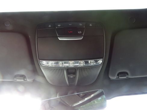 Used 2021 Mercedes-Benz GLC 300 4MATIC image 27
