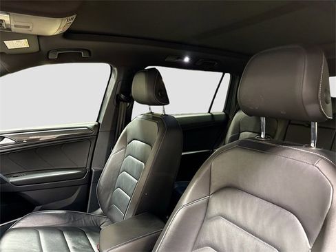 Used 2021 Volkswagen Tiguan SEL Premium R-Line image 24