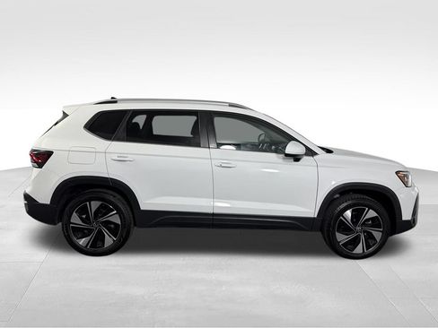 Used 2025 Volkswagen Taos SE AWD/4WD image 5