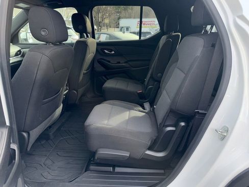 Used 2023 Chevrolet Traverse LT w/ Rear Camera Mirror Package image 25