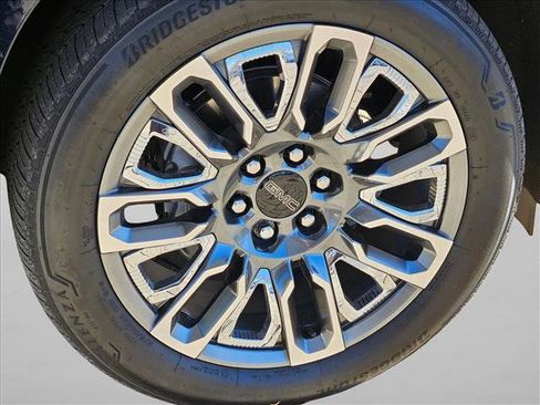 Used 2023 GMC Yukon Denali Ultimate image 5
