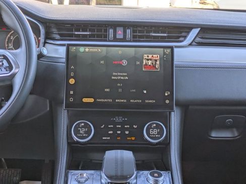 Used 2024 Jaguar F-PACE R-Dynamic S image 13