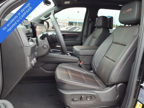 Used 2025 Chevrolet Suburban High Country AWD/4WD image 18