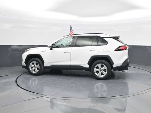 Used 2021 Toyota RAV4 XLE w/ Convenience Package image 5