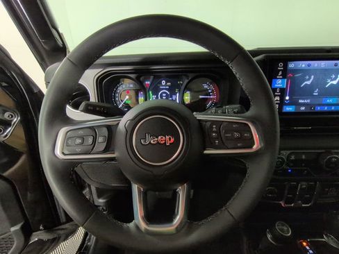 Certified 2025 Jeep Wrangler Unlimited Sahara w/ Safety Group AWD/4WD image 22