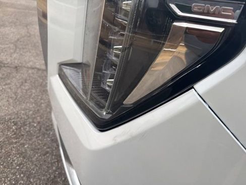 Used 2023 GMC Yukon Denali image 9