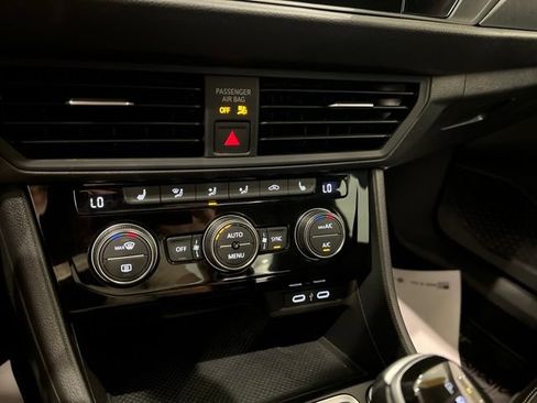 Used 2024 Volkswagen Jetta SE FWD image 29
