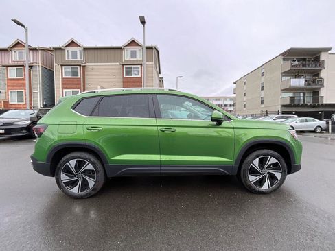 New 2026 Volkswagen Taos SE image 9