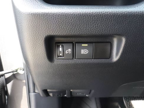 Used 2025 Toyota RAV4 XLE FWD image 15