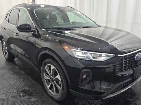 Used 2025 Ford Escape Platinum AWD/4WD image 3