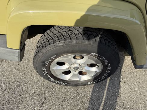 Used 2013 Jeep Wrangler Unlimited Sahara w/ Connectivity Group image 16