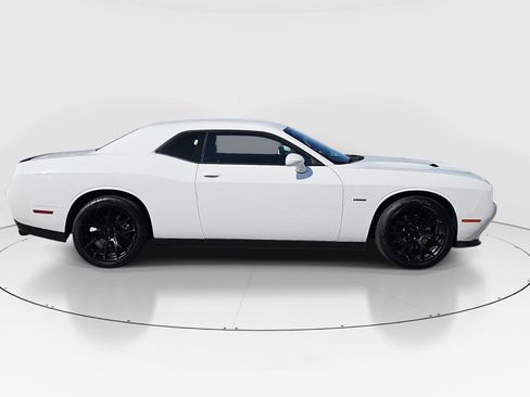 Used 2017 Dodge Challenger R/T RWD image 4