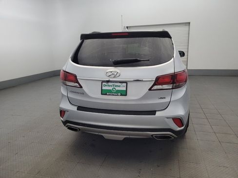 Used 2018 Hyundai Santa Fe SE image 7
