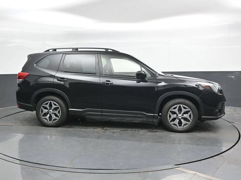 Used 2022 Subaru Forester Premium AWD/4WD image 5