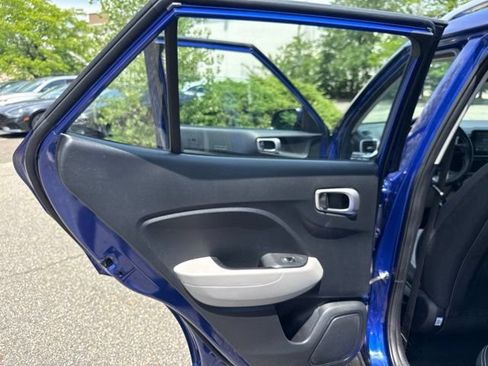 Used 2024 Hyundai Venue SEL FWD image 36
