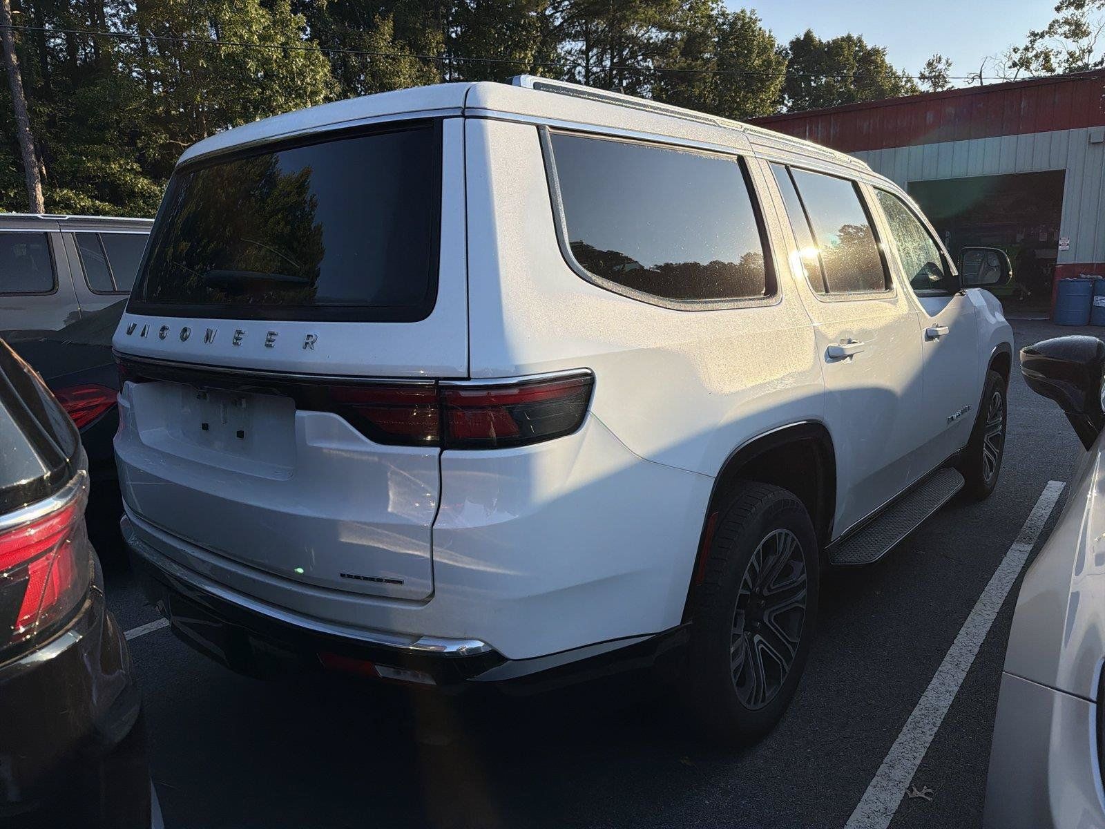 Used 2024 Jeep Wagoneer Series II w/ Flexible Seating Group RWD image 4